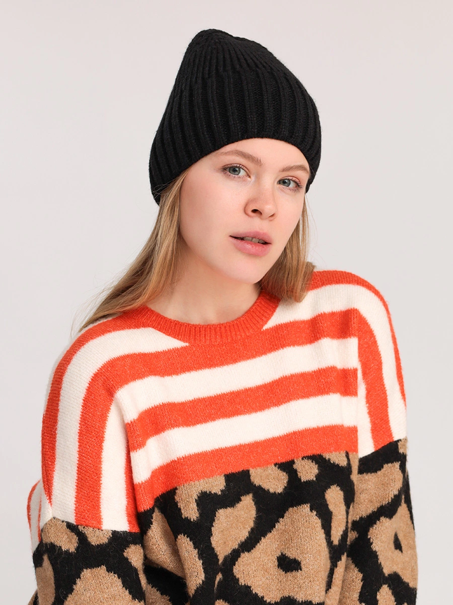 Черная вязаная шапка-бини